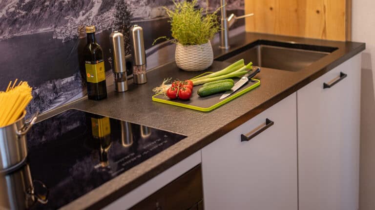 FESH LIVING Küche Esstisch Backofen Herd