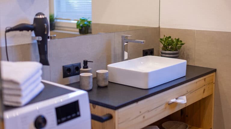 FESH LIVING Bad Dusche WC Waschmaschine Föhn Haartrockner