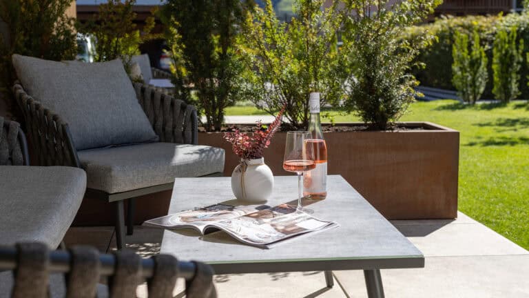 FESH LIVING Terrasse Loungemöbel_ usblick