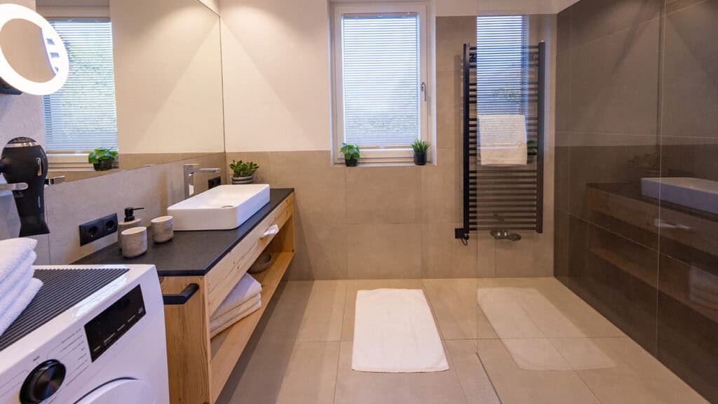 FESH LIVING Bad Dusche WC Waschmaschine Föhn Haartrockner