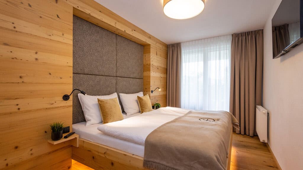 FESH LIVING Schlafzimmer Doppelbett Bett Smart-TV Bettwäsche