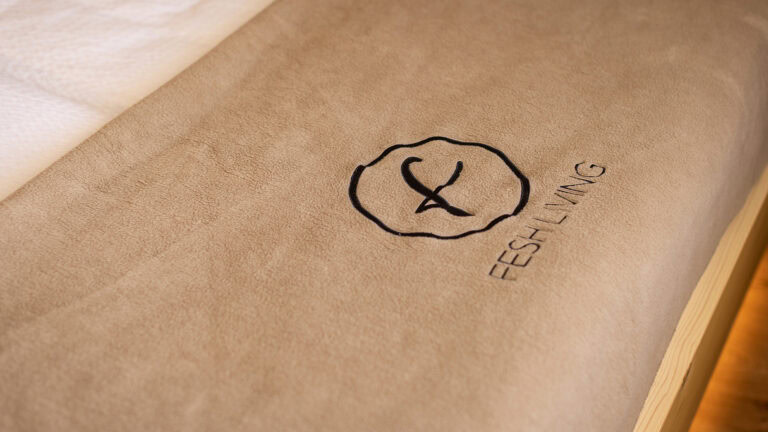 FESH LIVING Branding Logo Bettdecke