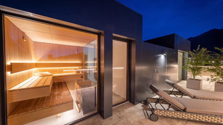 Penthouse Terrasse Dachgeschoß Sauna direkter Zugang Liegen
