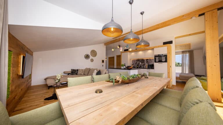 Penthouse Wohnzimmer Küche Kücheninsel Smart-TV Backofen Geschirrspüler