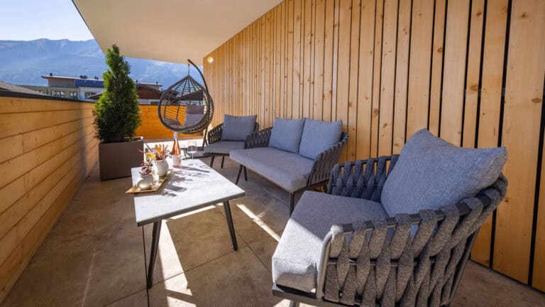 FESH LIVING Balkon Aussicht Bergblick