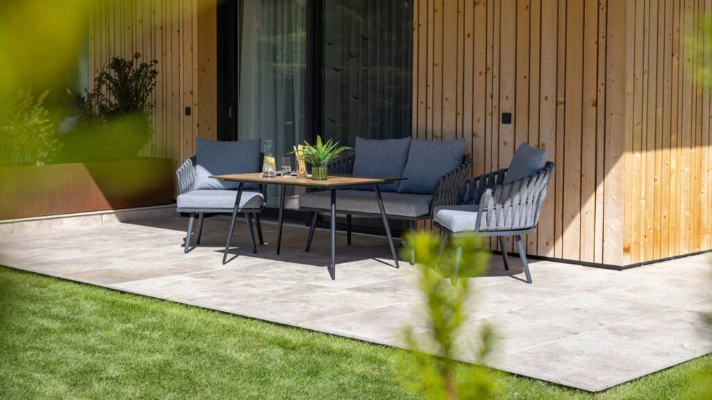 Fesh Living Terrasse Loungemoebel Relaxen Sonne Abend