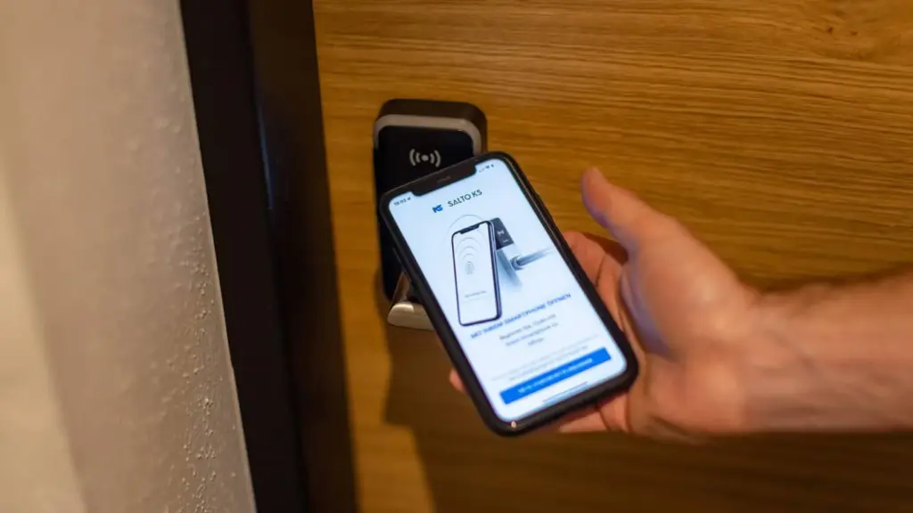Contactless check-in with your own smartphone at the penthouse