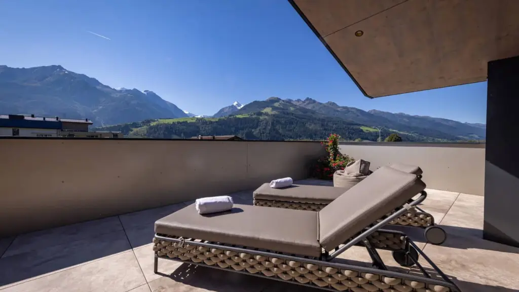 Penthouse terrace with sun loungers and view of the Kitzsteinhorn glacier